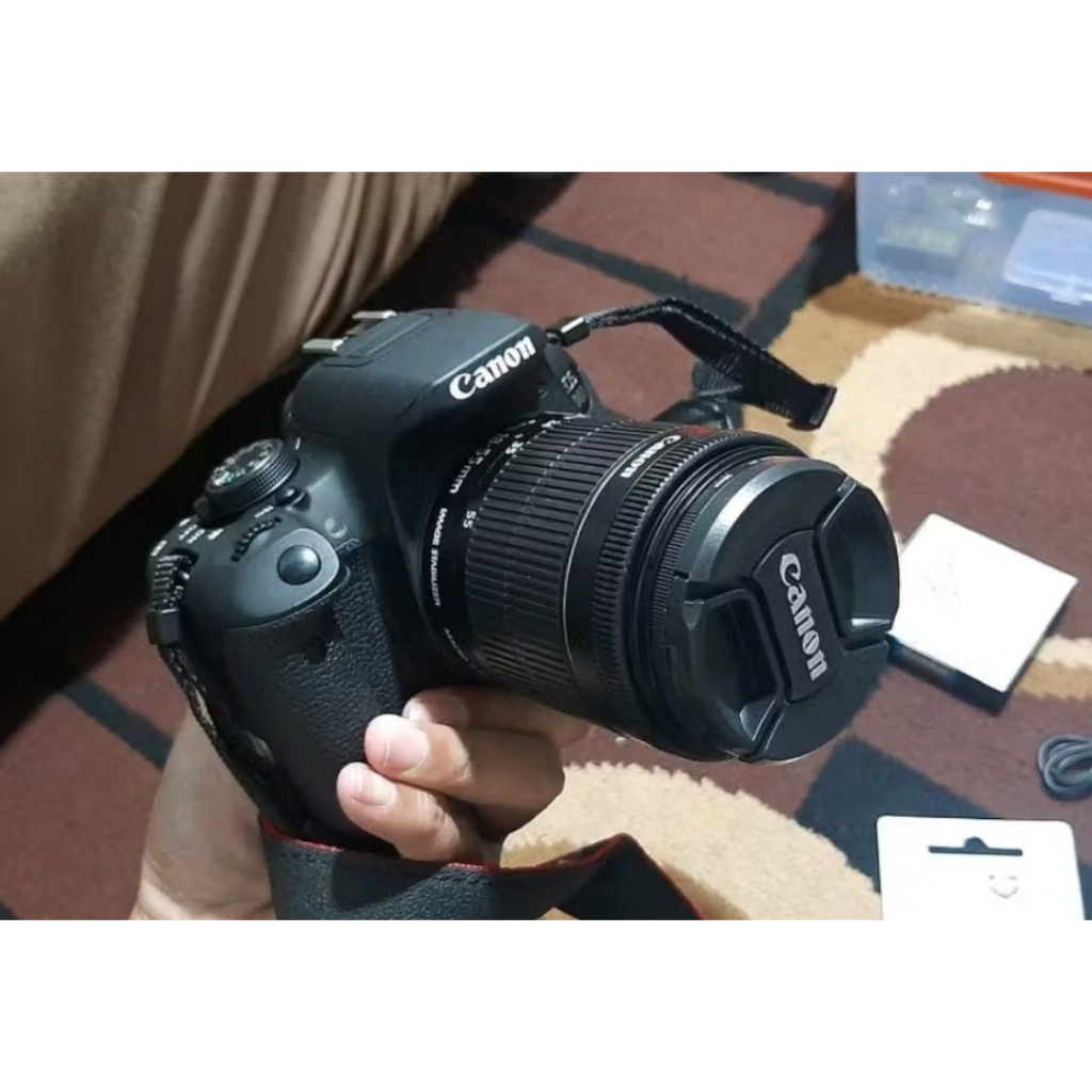 Kamera Canon EOS 700D + Lensa Kit 18-55MM