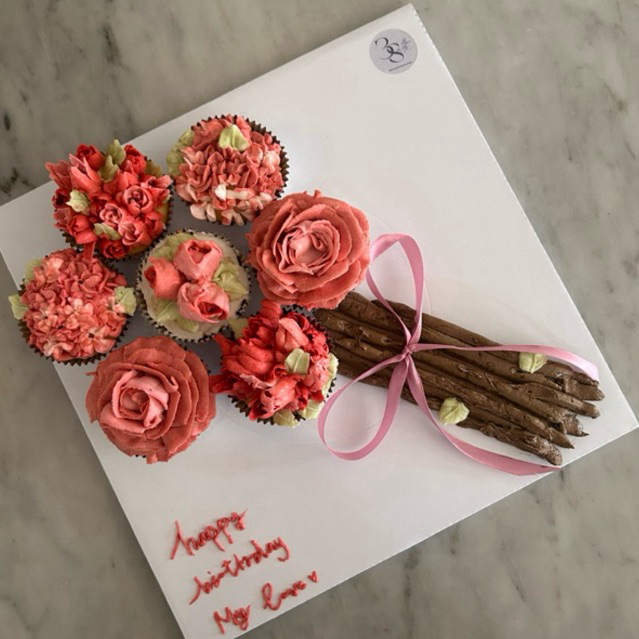 

(3sweets.id) Flower bouqet Cupcake untuk Ulang tahun, valentine, Anniversary, Mothers day