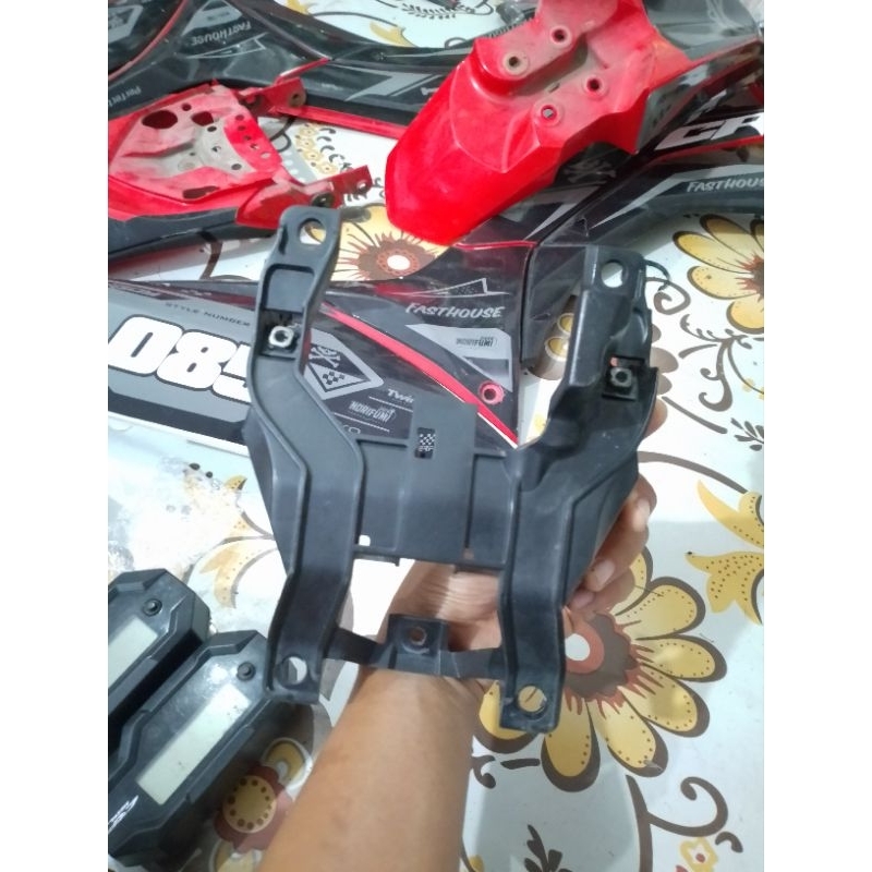 dudukan lampu spedometer crf