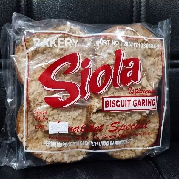 

Siola Biskuit Garing / Roti Kenari Panggang - ( Oleh - Oleh / Jajanan / Cemilan / Kue Khas Manado Ternate)