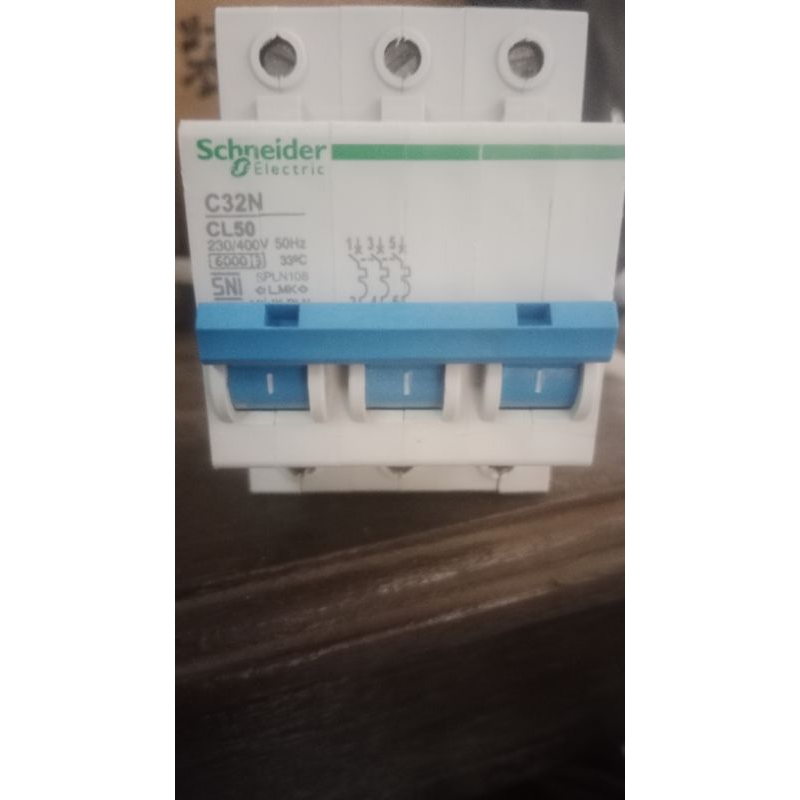 mcb schneider 3phase standart PLN original 50A.