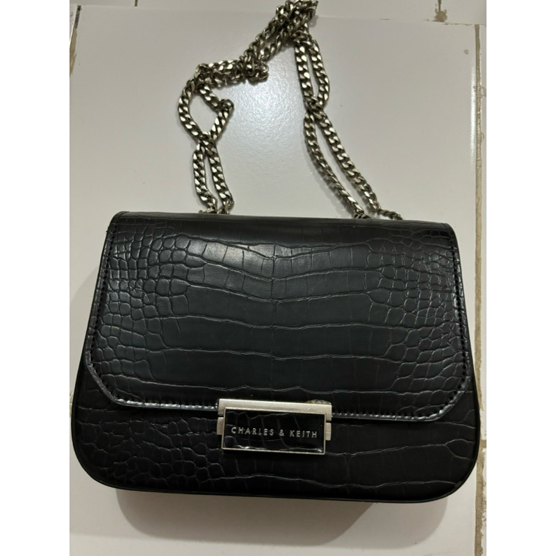 Preloves tas merk charles & keith