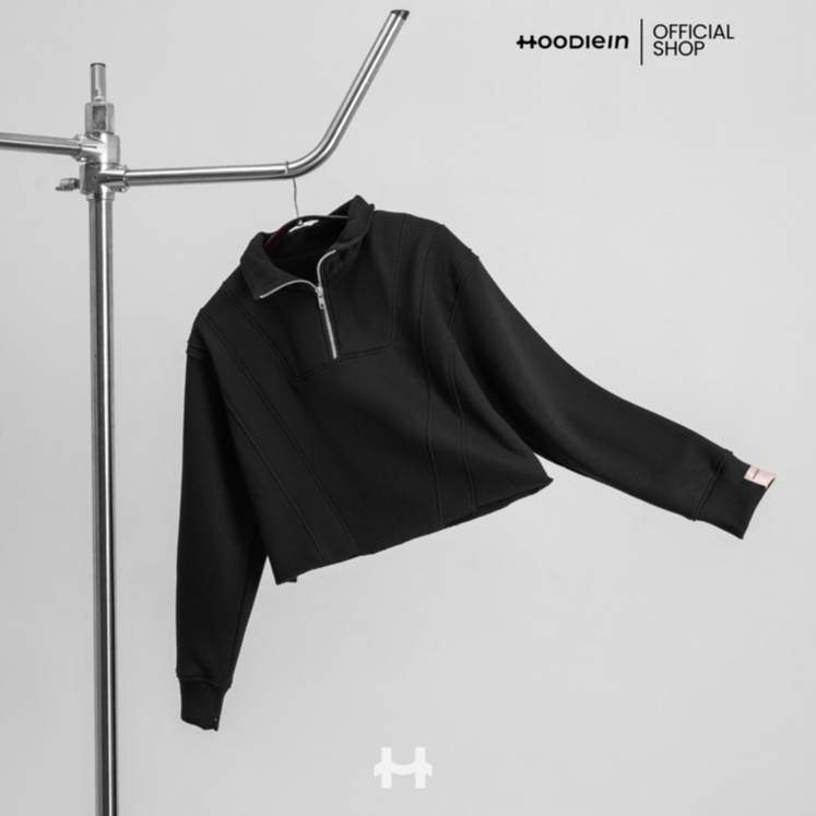 Hoodie.In Amy Half Zipper Crop “Girl Only” - Black