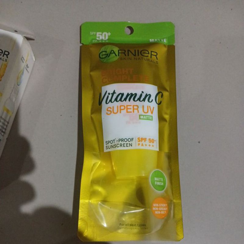 [15ml/30 ml] Garnier Sunscreen Light / Bright Complete Vitamin C Super UV Matte Finish / Natural Fin
