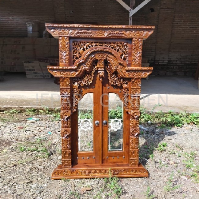 Jendela Gebyok Kaca Kamar Rumah Masjid Jati