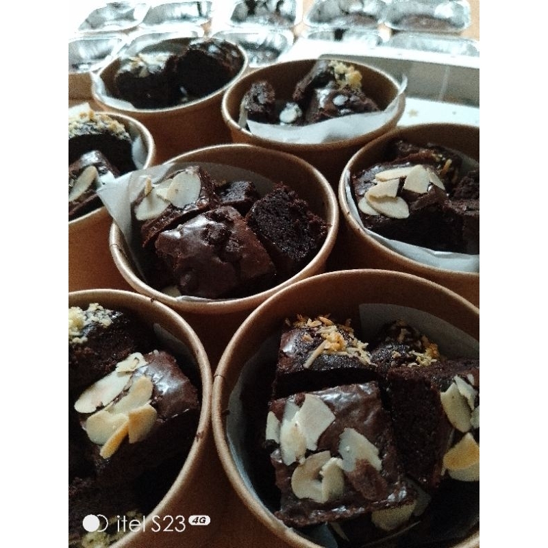 

Fudgy Brownies bites panggang Box/Cup