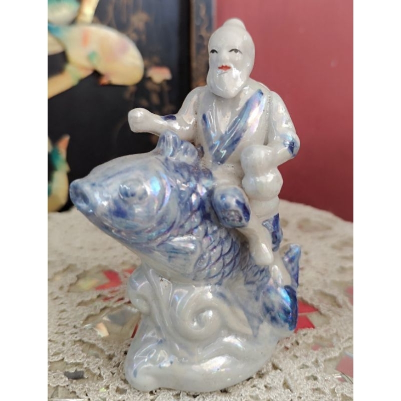 Patung Dewa Jiang Tia Kong porselen Tao sedang memancing ikan T:15cm