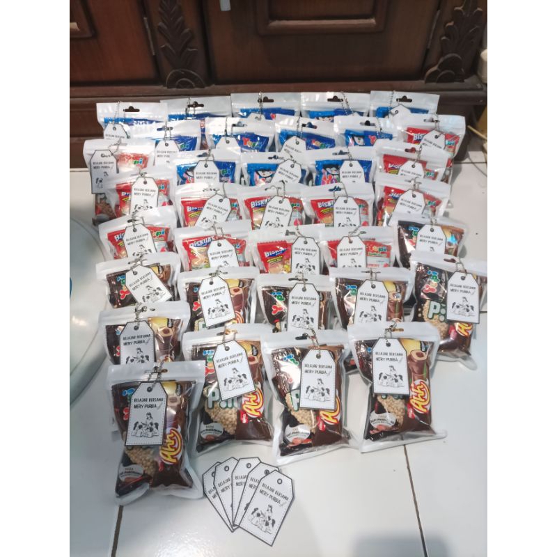

Tanpa Minimal Order / ALL VARIAN GIFT TAG/STIKER Mini Gift Snack / Paket Bingkisan Mini Snack Ulang Tahun / Freebies Snack / Mini Hampers Snack / Souvenir Wisuda Snack / Hadiah Reward Snack / Mini Goodie Bag / Gift Card Kartu Ucapan Custom Hemat Termurah