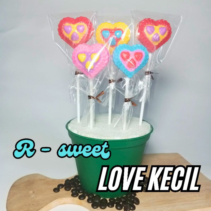 

Coklat lolipop karakter LOVE KECIL / Coklat souvenir/ Coklat ultah