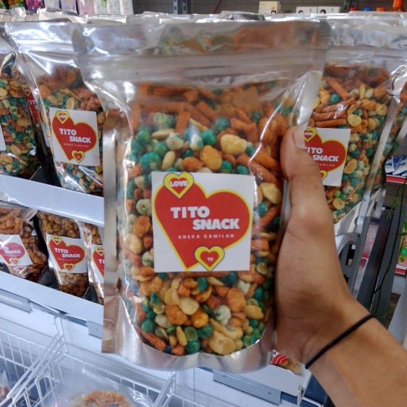 

Tito snack kacang campur