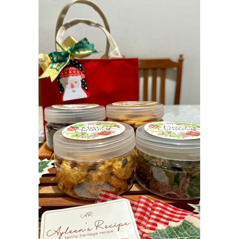 

Hampers Natal Kue kering 4 toples kecil