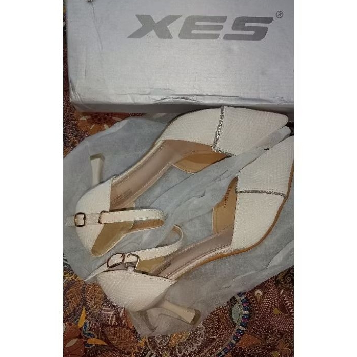 WTS (PRELOVED) heels merk xes-nisa