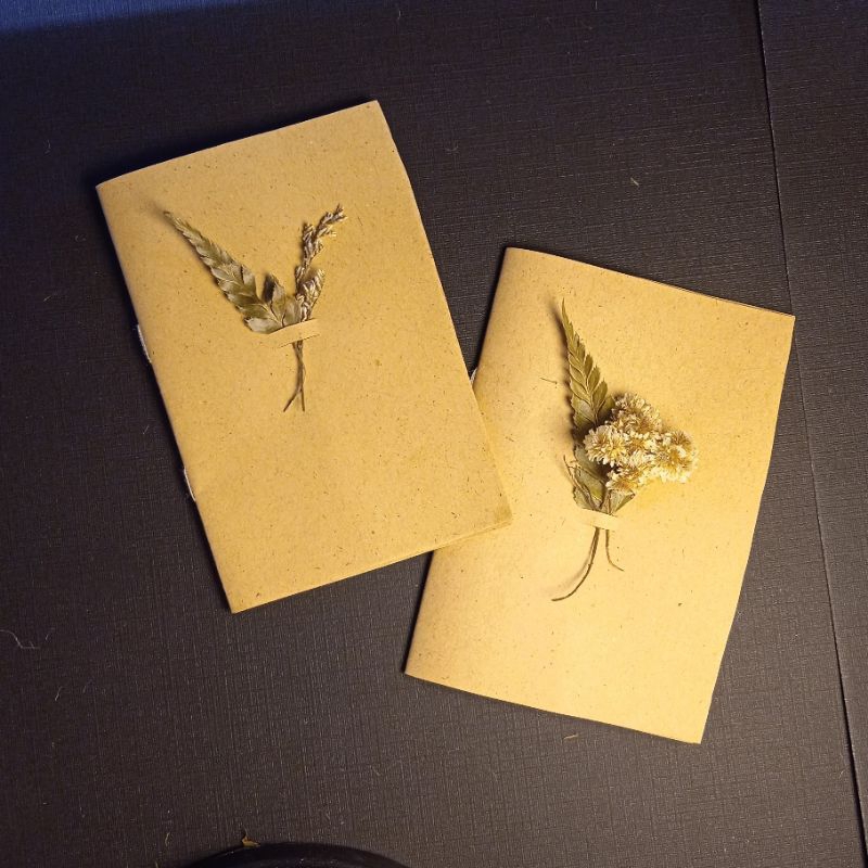 

Sparepart.craft - Mini notebook vintage - Buku tulis mini craft - Kado estetik aesthetic - Kartu Bunga Kering Coklat