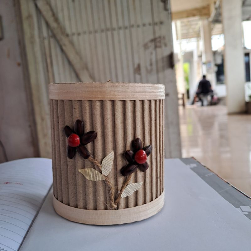 

Prakarya Tempat Pensil Bahan Kardus Bekas