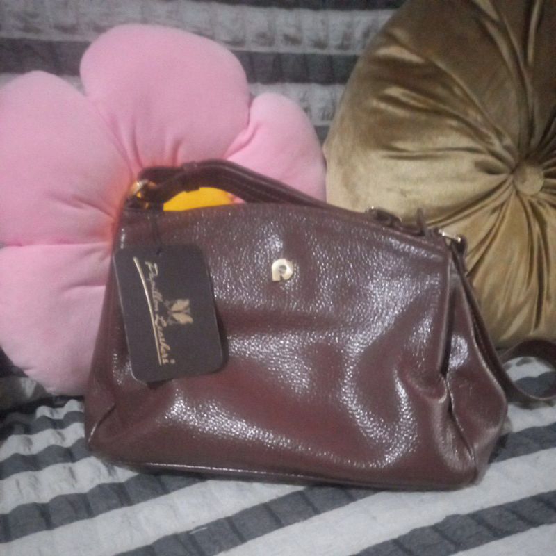 tas slempang papillon