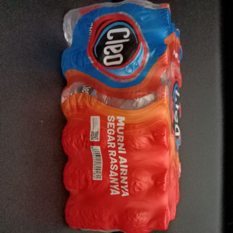 

Cleo Botol mini (220ml) 1 pack isi 24 botol mini