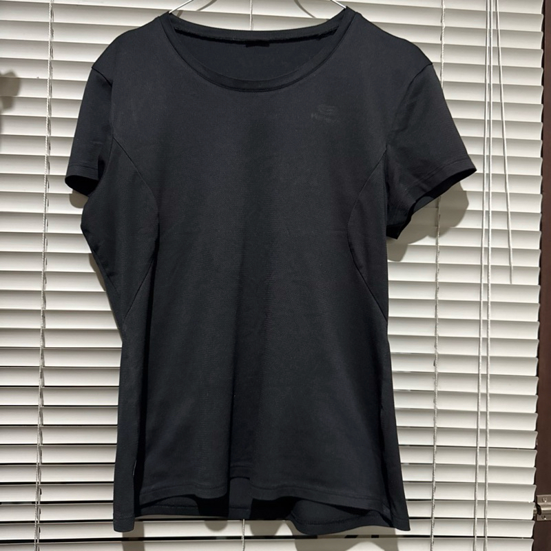 Preloved Kaos Olahraga