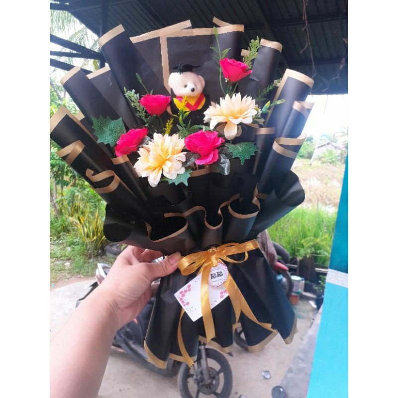 Buket Bunga Boneka Wisuda Mini by Bucket Custom RR Banjarmasin