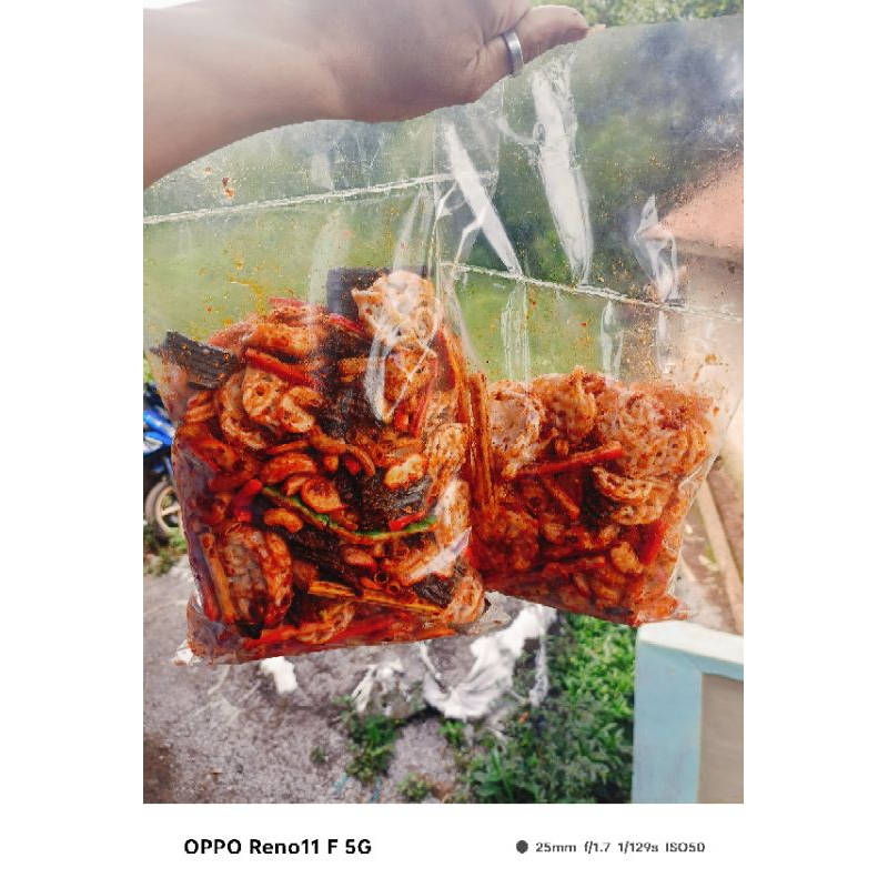 

SEBLAK KRUPUK MIX SEBLAK CAMPUR PEDAS DAUN JERUK 250GR 500GR ISIAN KRUPUK BETON BAWANG JENGKOL MAKRONI PEDO