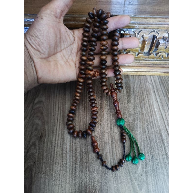 tasbih kayu gaharu model pipih isi 99 butir