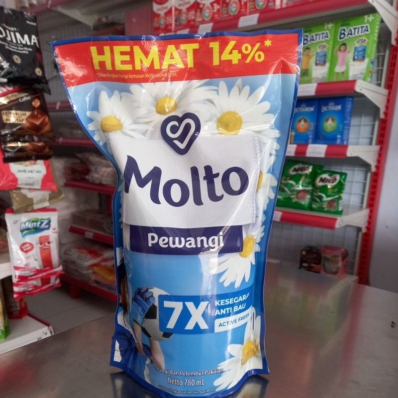 Molto pewangi 780ml