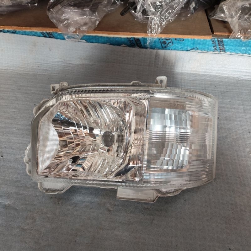 Headlamp Lampu Depan Toyota Hiace original kiri