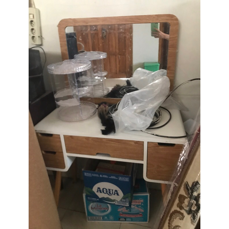 meja rias aesthetic preloved