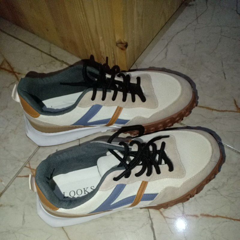 thrift / preloved sepatu pria ukuran 44 ( LOOKS)