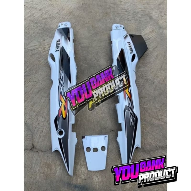 Cover body blakang yamaha fiz r warna putih set setriping hitam putih yamaha fiz r fizr