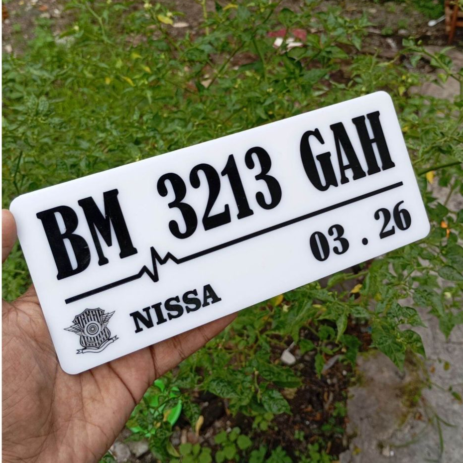 Plat Motor Akrilik Putih font baru