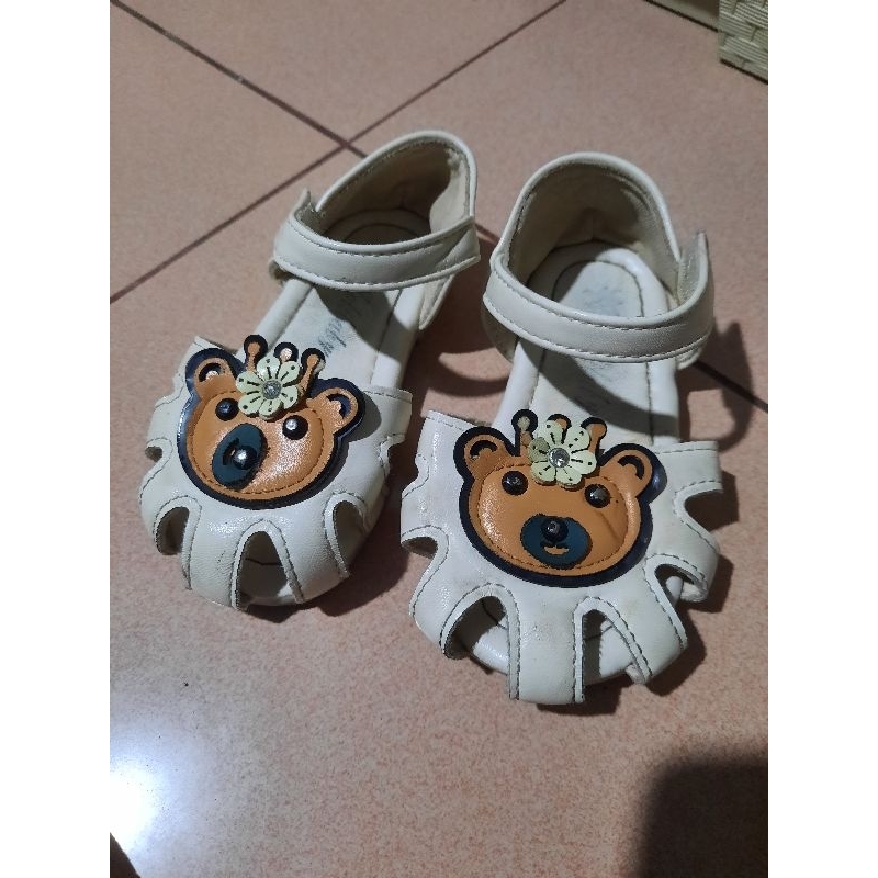 PRELOVED SEPATU SANDAL BAYI BERUANG