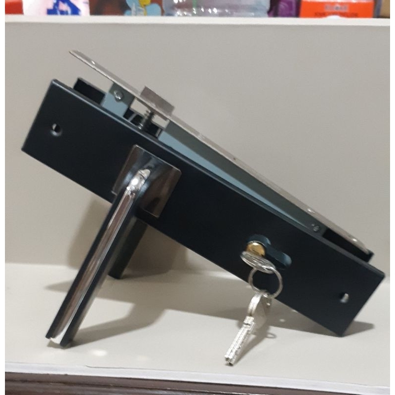 Kunci pintu besar Yatoro