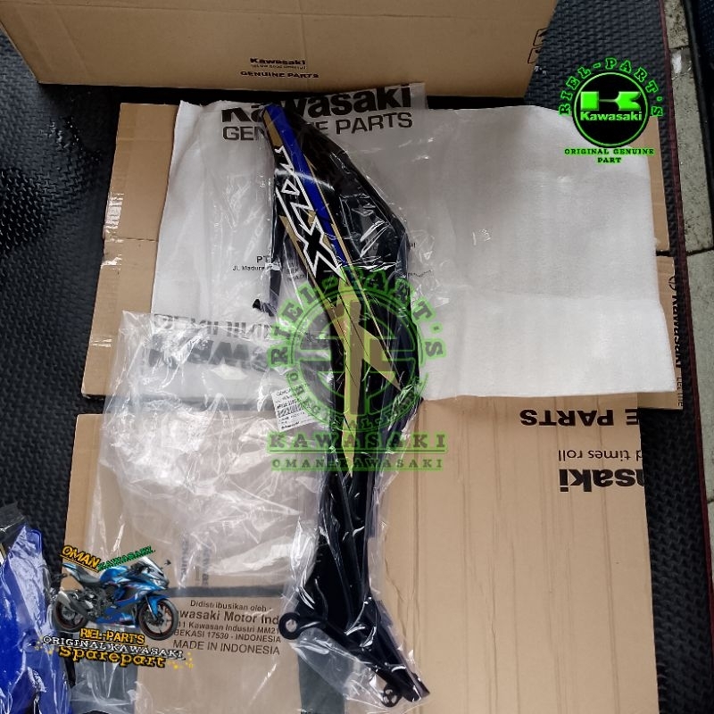 SAYAP PANJANG SAMPING TANGKI KIRI NEW KLX 150 BF EXTREME HITAM LIST ORIGINAL KAWASAKI