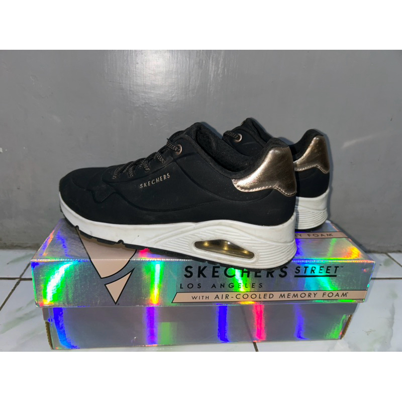 Prelove Sepatu Skechers UNO wanita