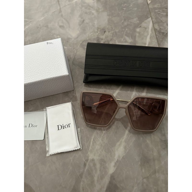 BUTTERFLY 30MONTAIGNE SUNGLASSES TAUPE COLOUR