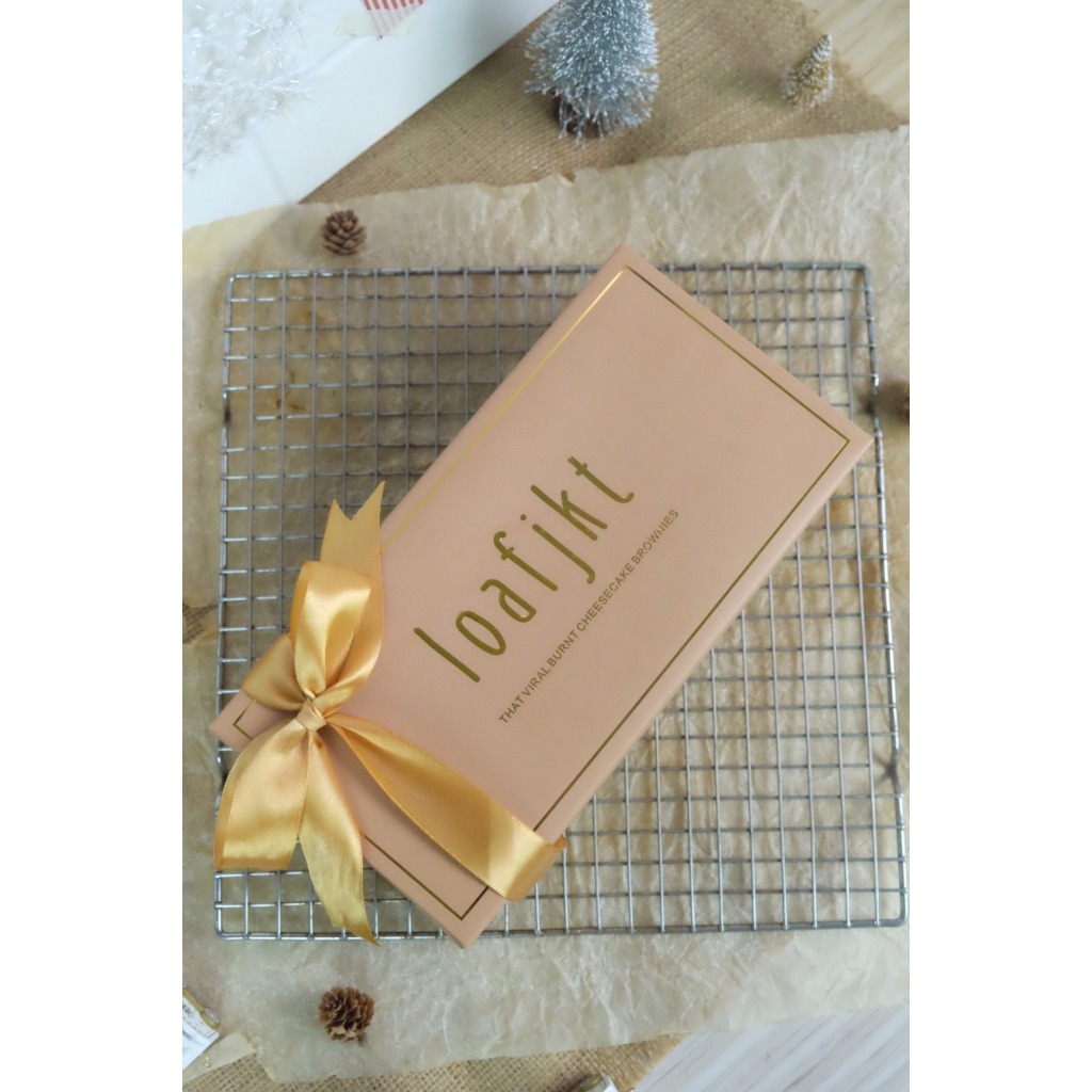 

Hampers Natal / Parsel Natal / Kue Natal / Cheesecake / Burnt Cheesecake Brownie - GLINDA