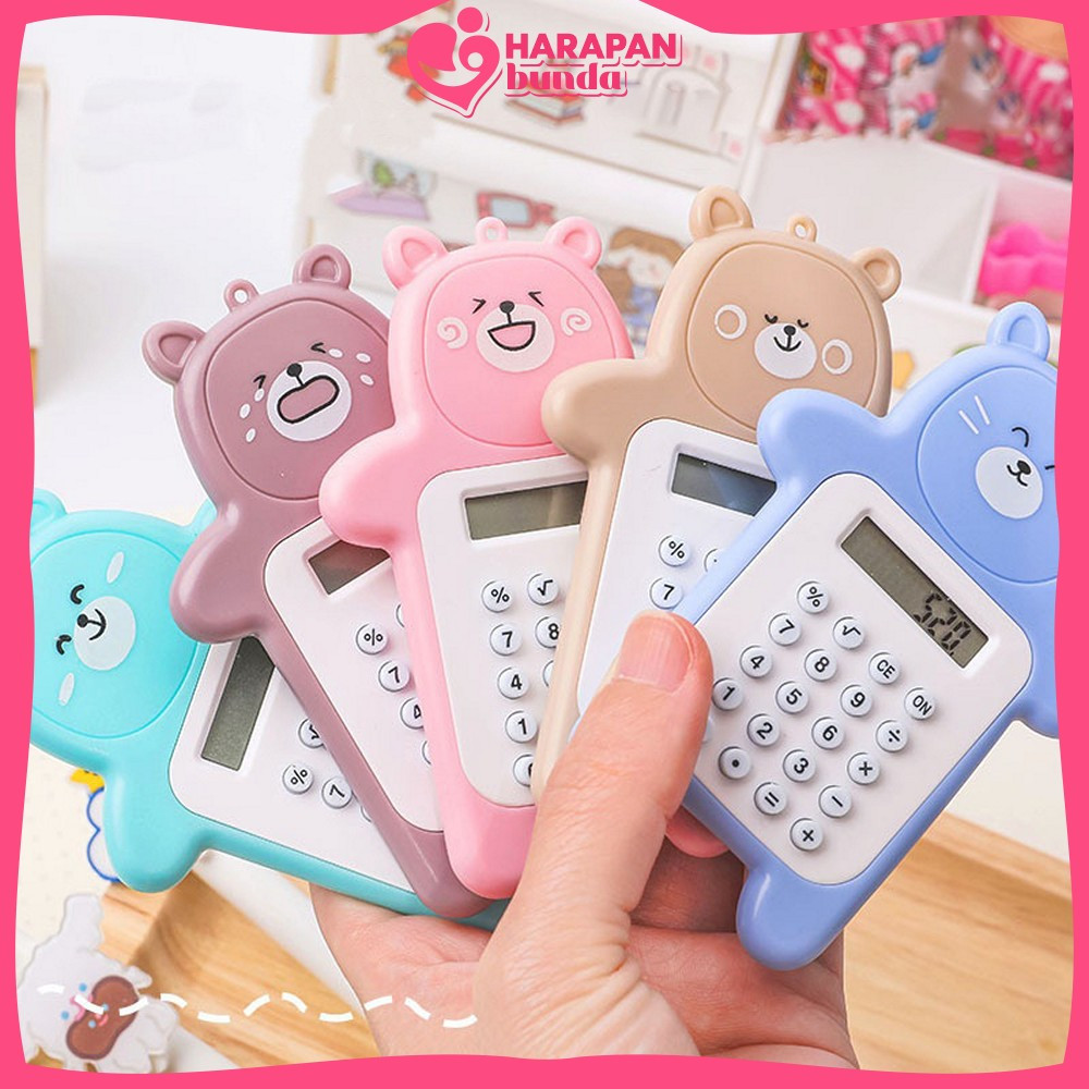 

Kalkulator Travel Mini Portable Desain Kartun Beruang / Calculator Mini Motif Beruang 8 Digit Tombol Karet Sekolah Stationary Harapan Bunda C325