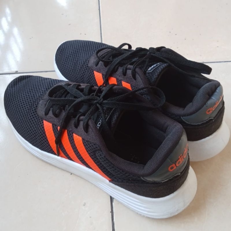 Sepatu runing atau tenis adidas bekas