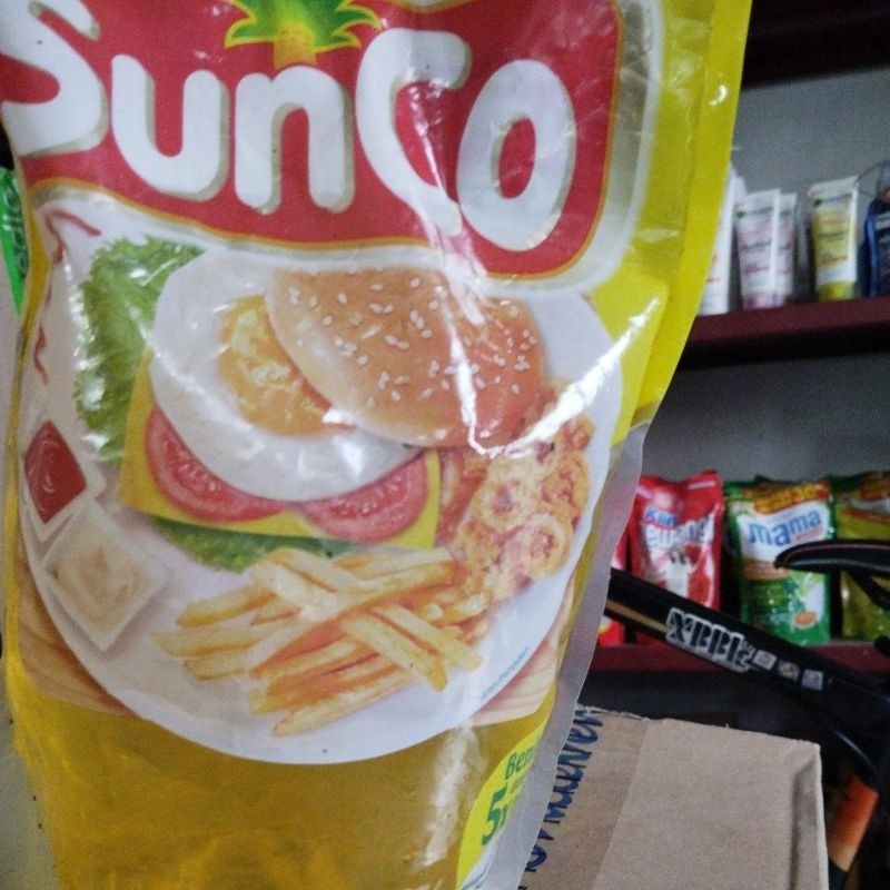 

RB22 Minyak Goreng Sunco Kemasan 2L Jernih Dua Kali Penyaringan Panas Merata