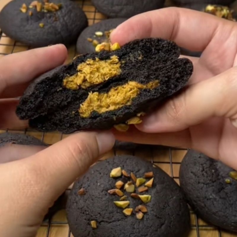 

Midnight Dubai Pistachio Cookies