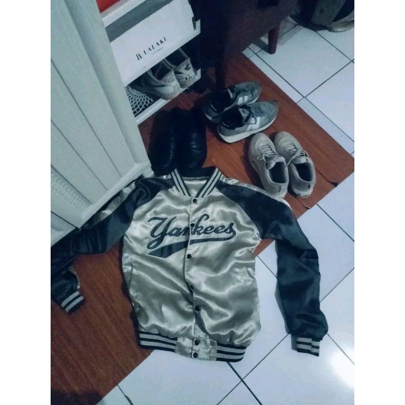 varsty mlb bahan satin