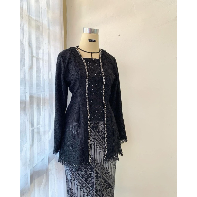 (Hanya sewa) sewa kebaya murah /sewa kebaya Cirebon/ sewa kebaya wisuda/ sewa kebaya kondangan / sew