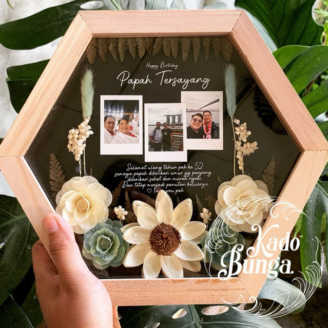 KADO HADIAH PREMIUM FRAME 3D HEXAGONAL DOBEL BUNGA KERING POLAROID UNTUK PERNIKAHAN/ULTAH/WISUDA/ANN
