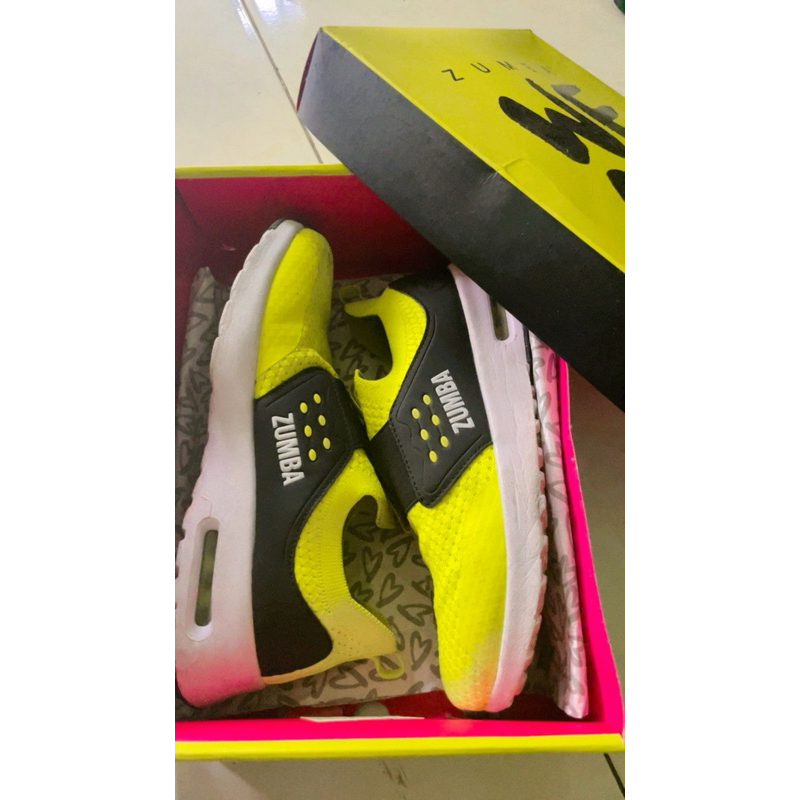 Preloved Sepatu Zumba size 38