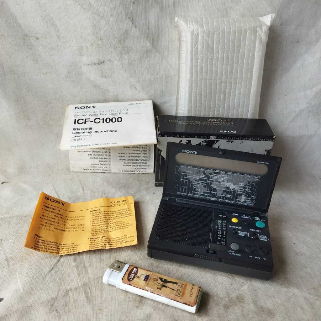 Pajangan Vintage Radio Sony ICF-C1000