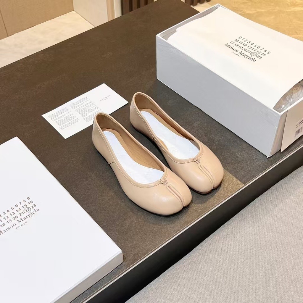 Tempat Indonesia, Maison Margiela, Sepatu Flat Gold Split Toe Ukuran 35