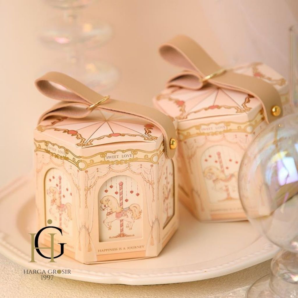 

BOX HAMPERS SEGIENAM MOTIF KUDA NATAL LEBARAN SINCIA TAHUN BARU PACKAGING