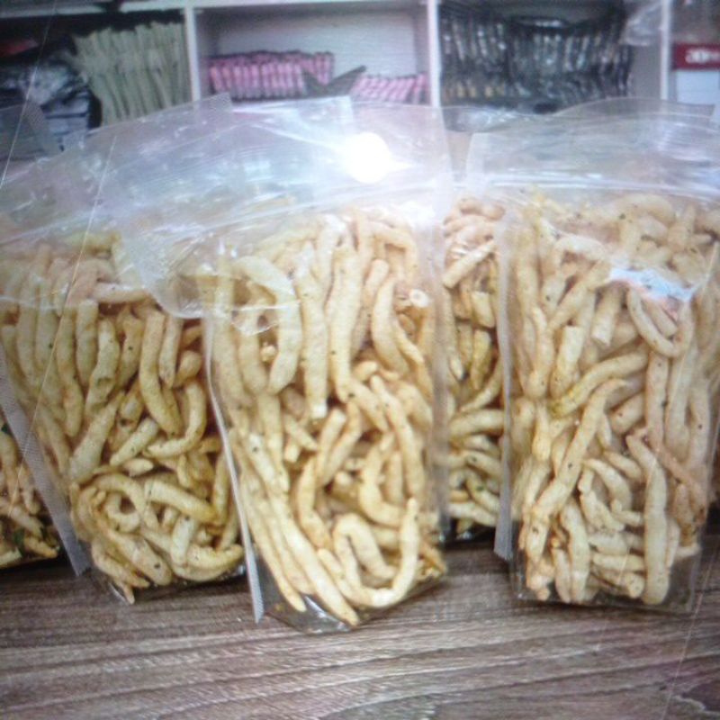 

cicos kering original, pedas, dan extra pedas + daun jeruk