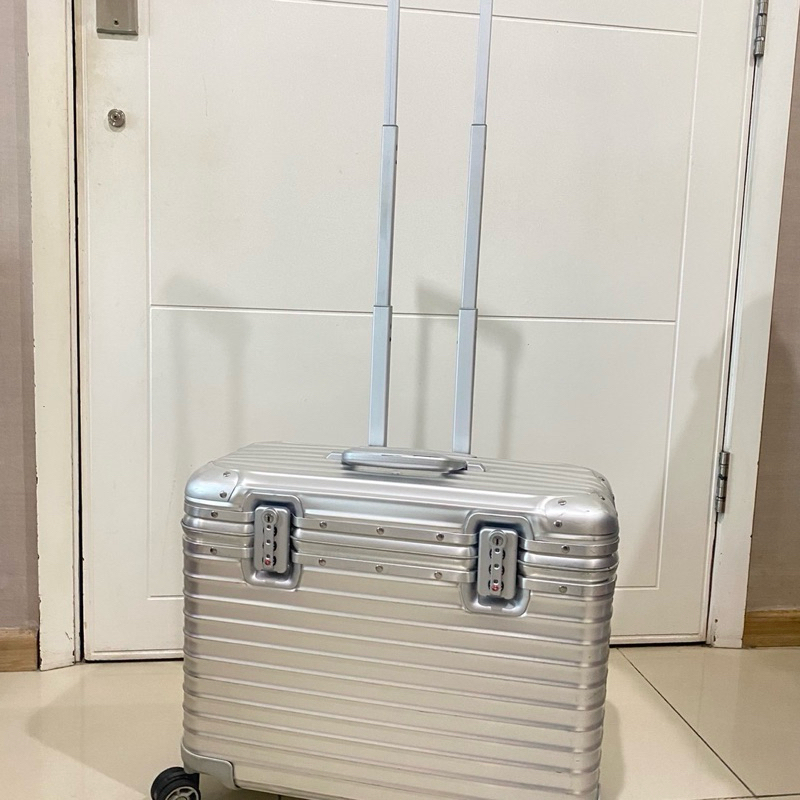 Rimowa pilot case topaz
