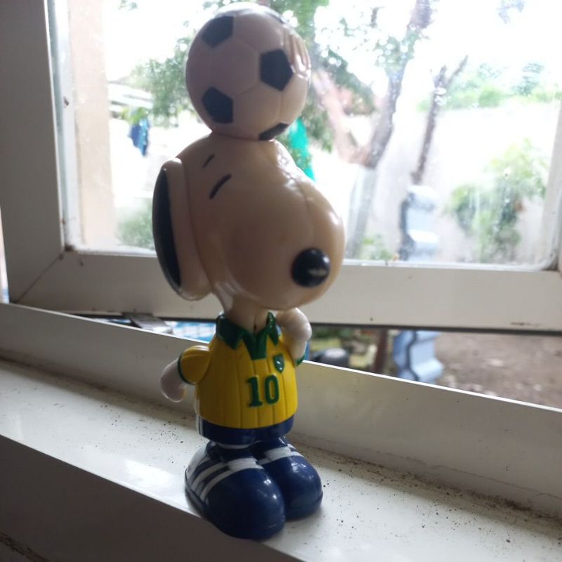 figure happy meal snoopy